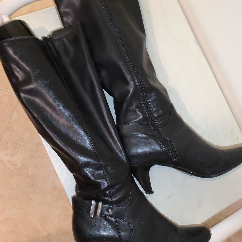 Boots - Picture 3 of 4